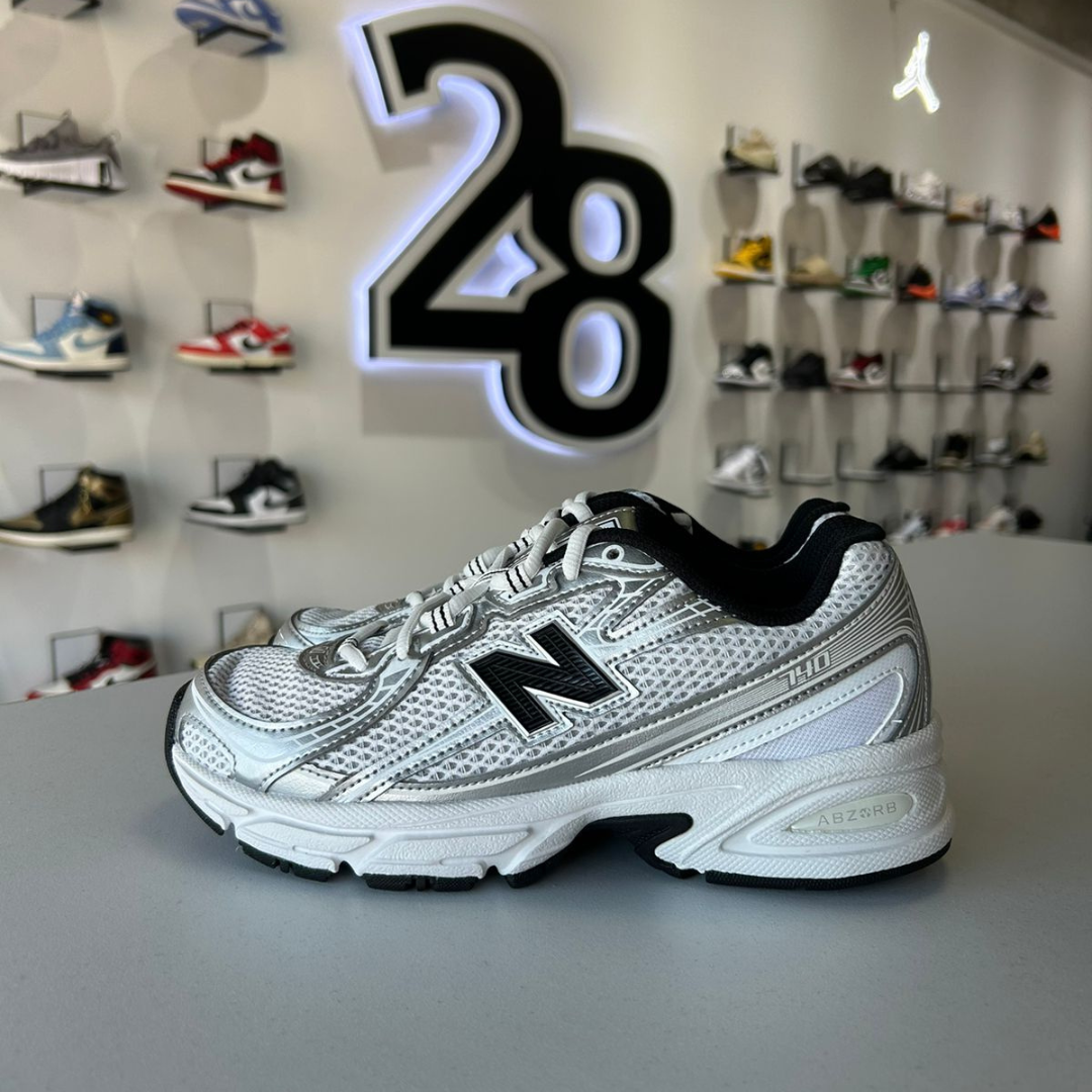 NEW BALANCE 740