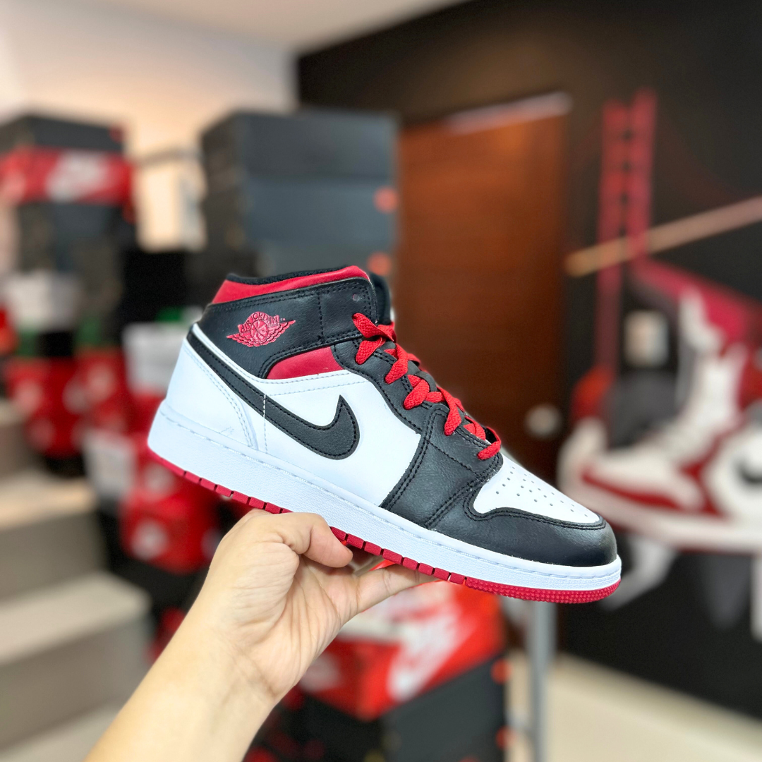 AIR JORDAN 1 MID GYM BLACK TOE